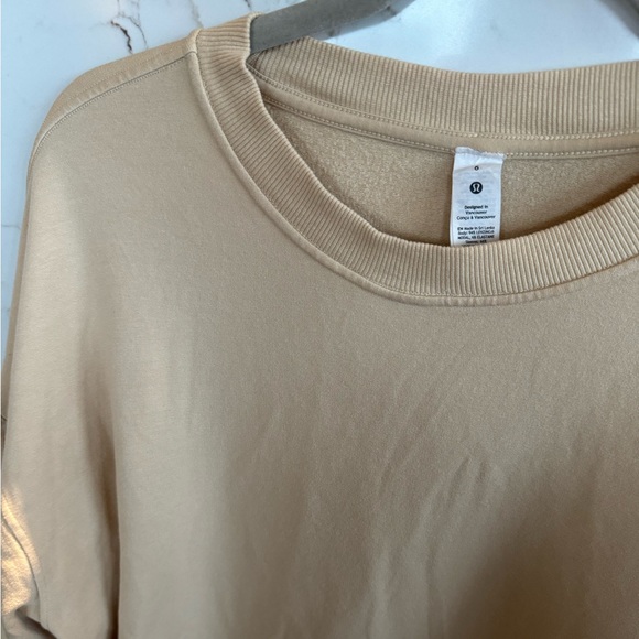 COPY - Lululemon oversized beige cropped sweater. Soft and light material. Size… - Picture 2 of 5